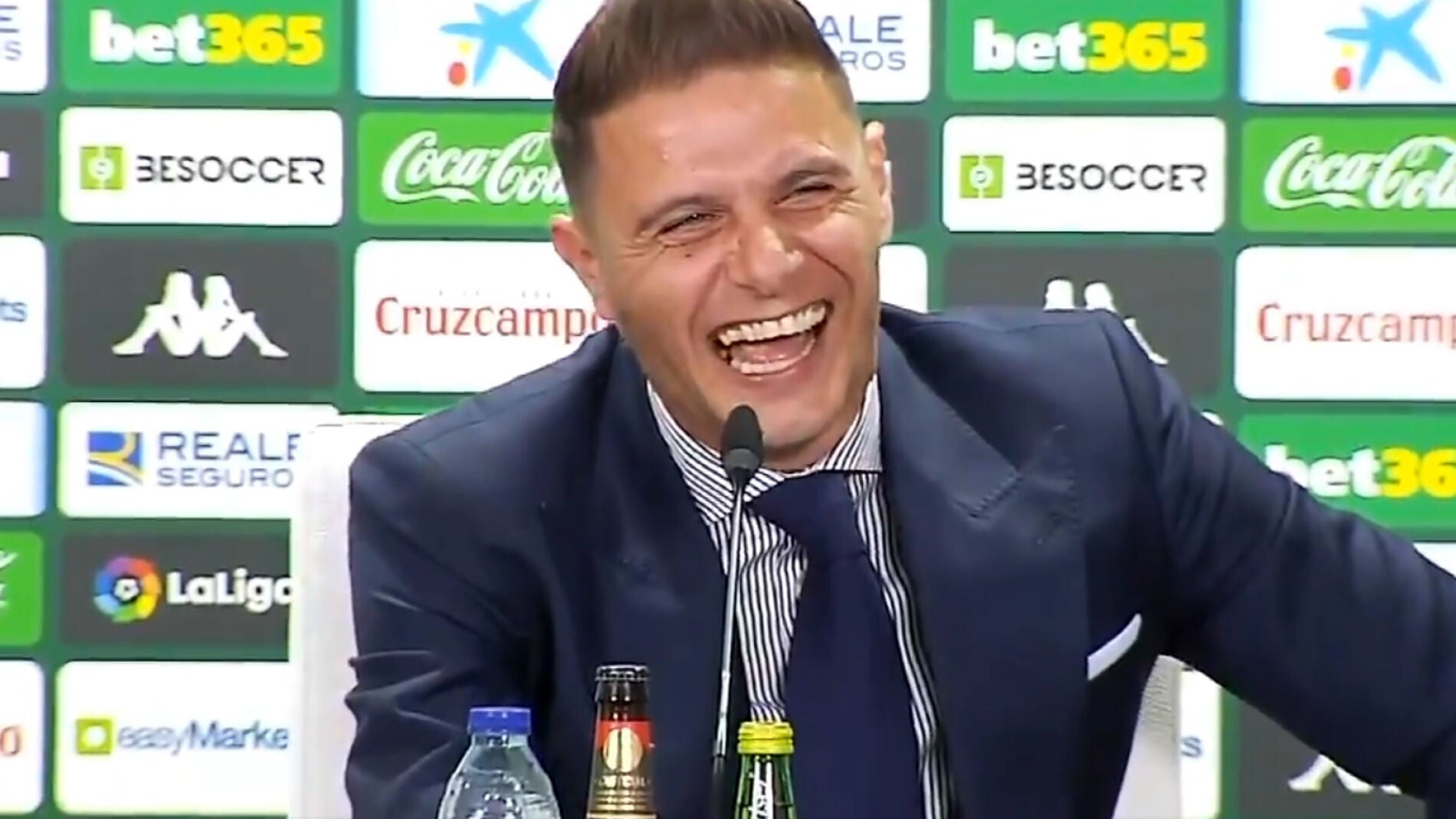 Joaqu&iacute;n, de risas