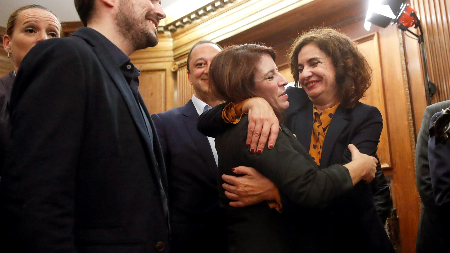 El PSOE descarta que la investidura sea el 5 de enero pero sí se muestra confiado en conseguir que prospere El PSOE descarta que la investidura sea el 5 de enero pero sí se muestra confiado en conseguir que prospere