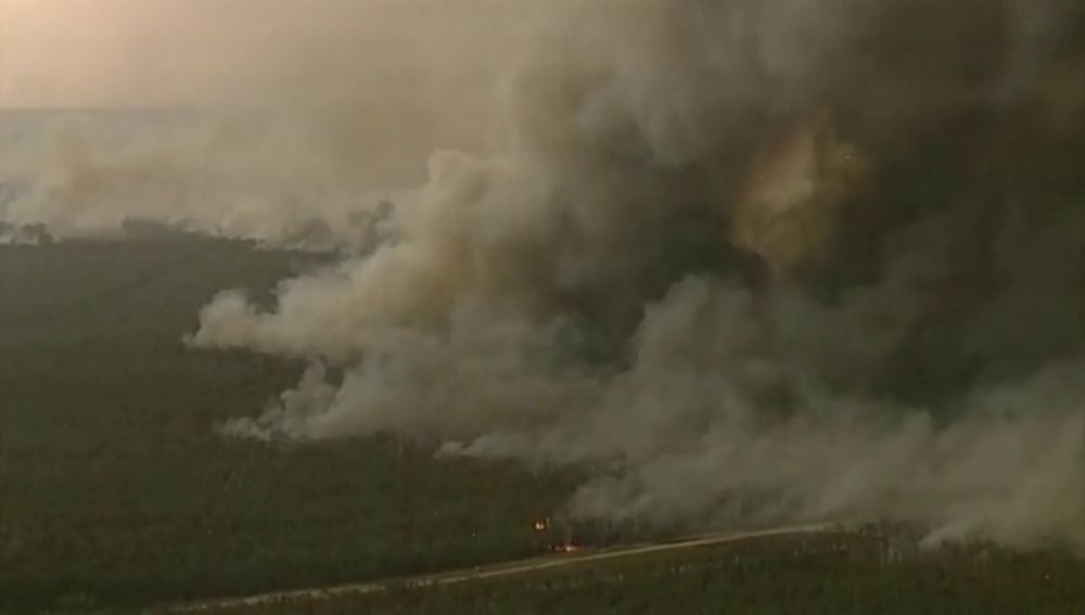 Miles de personas atrapadas por el fuego en Australia