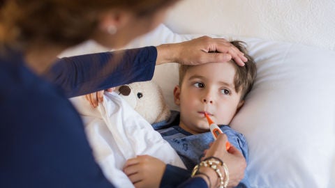 Niño con fiebre