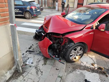 Imagen del coche que conducía un menor sin licencia Imagen del coche que conducía un menor sin licencia