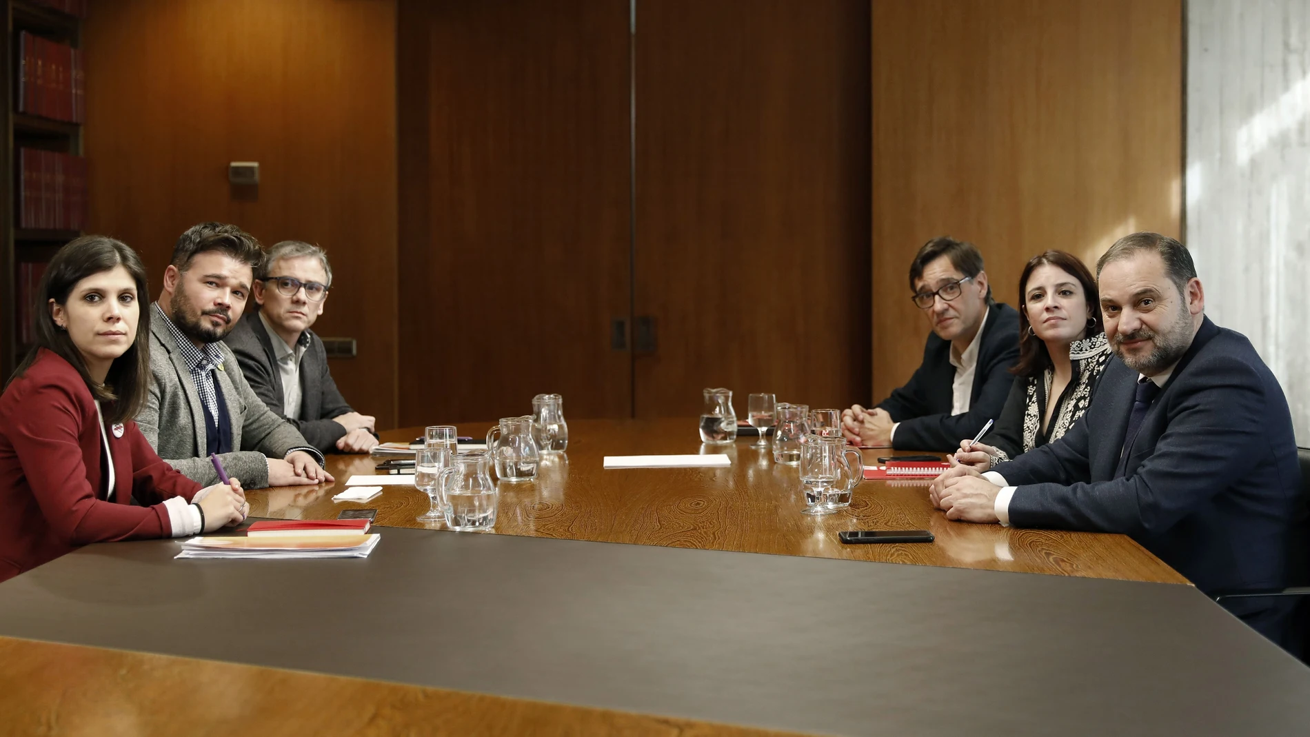 Mesa de negociación de PSOE y ERC. Mesa de negociación de PSOE y ERC.