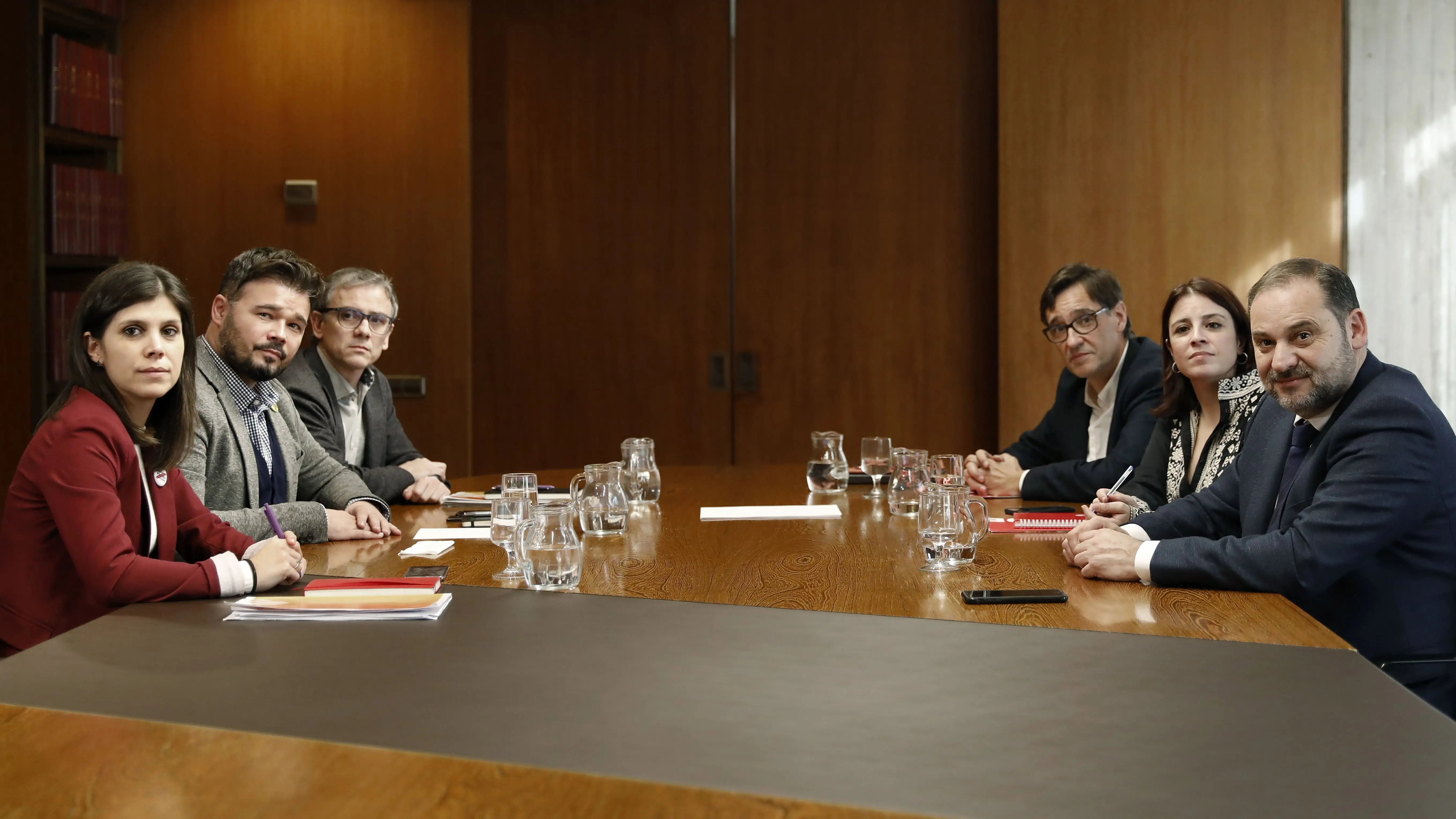 Mesa de negociación de PSOE y ERC. Mesa de negociación de PSOE y ERC.