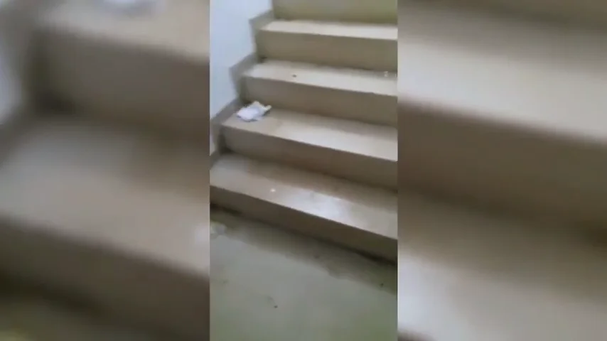 Unos vecinos de Manresa denuncian las actitudes incívicas de unos okupas atrincherados en una oficina Unos vecinos de Manresa denuncian las actitudes incívicas de unos okupas atrincherados en una oficina