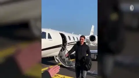 Locura en Milán por la vuelta de Ibrahimovic: "He dicho que ésta es mi casa y finalmente he vuelto" Locura en Milán por la vuelta de Ibrahimovic: "He dicho que ésta es mi casa y finalmente he vuelto"