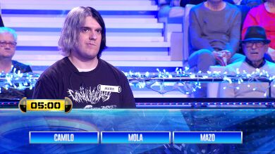 ¿Caerías por la trampilla? Este 'Entre tres' hace un guiño a Camilo Sesto en '¡Ahora caigo!'