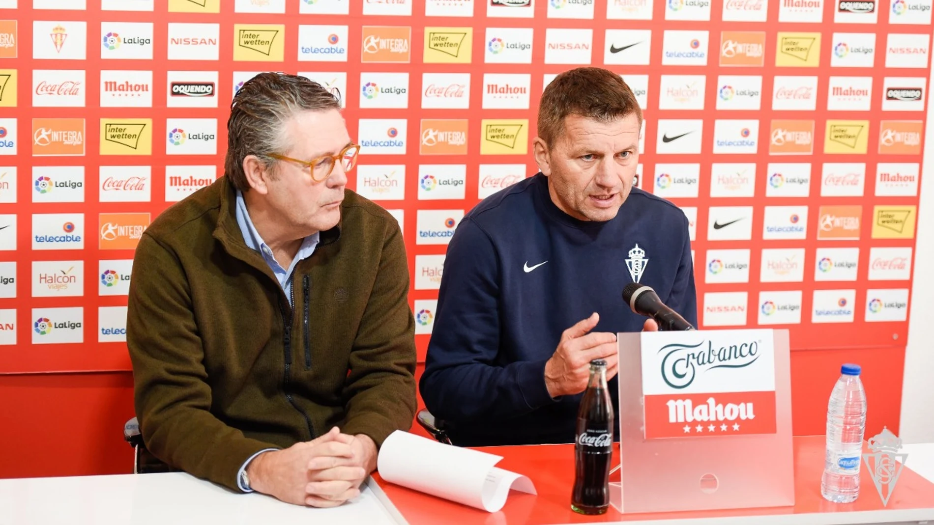 Djukic y Maestro en la rueda de prensa después del entreno Djukic y Maestro en la rueda de prensa después del entreno