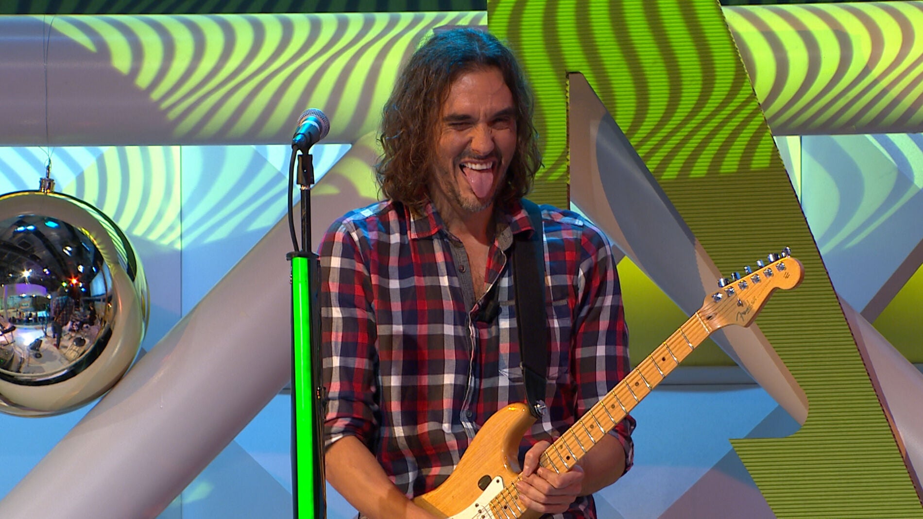 La banda de 'La ruleta de la suerte' interpreta una de las canciones m&aacute;s cl&aacute;sicas de la Navidad