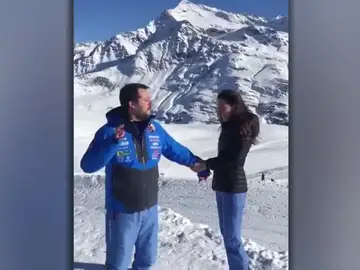 Así parodia Matteo Salvini el manotazo del Papa Así parodia Matteo Salvini el manotazo del Papa
