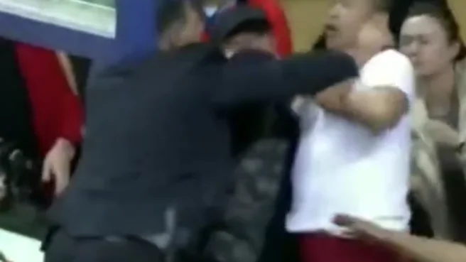 La agresión de un entrenador a un aficionado Baloncesto