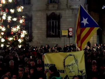 Independentistas protestan contra la inhabilitación de Torra Independentistas protestan contra la inhabilitación de Torra
