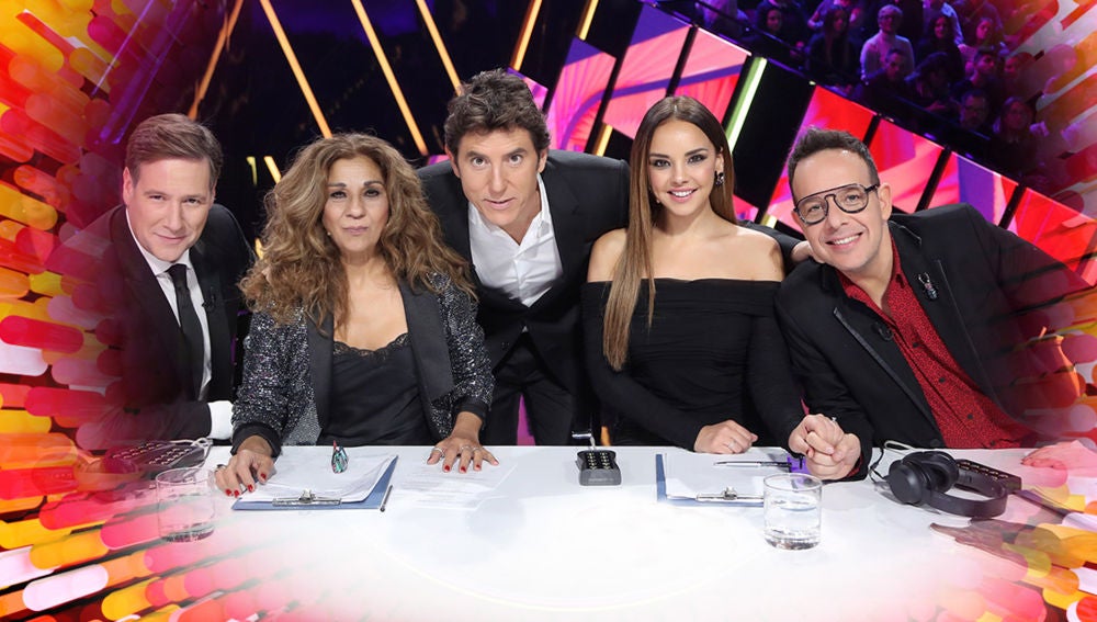 Manel Fuentes junto al jurado de 'Tu cara me suena' 8