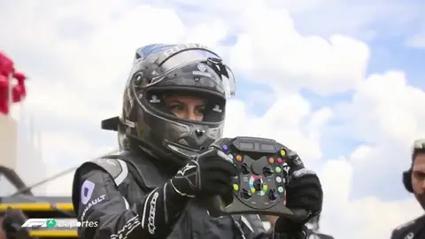 Aseel Al-Hamad a los mandos de un Fórmula Uno Aseel Al-Hamad a los mandos de un Fórmula Uno