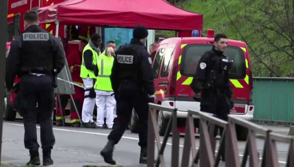 Un hombre apuñala a varios transeúntes en París y es abatido por la policía