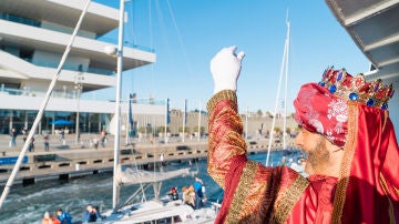 Los Reyes Magos durante su llegada  el pasado año al Puerto de València.