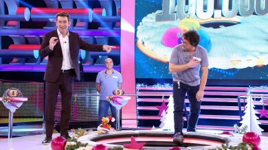 El susto de Arturo Valls a un concursante desata las risas en el plató de '¡Ahora caigo!'