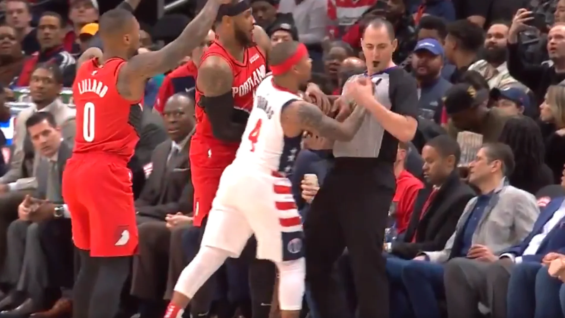 Expulsión de Isaiah Thomas a los 88 segundos Expulsión de Isaiah Thomas a los 88 segundos