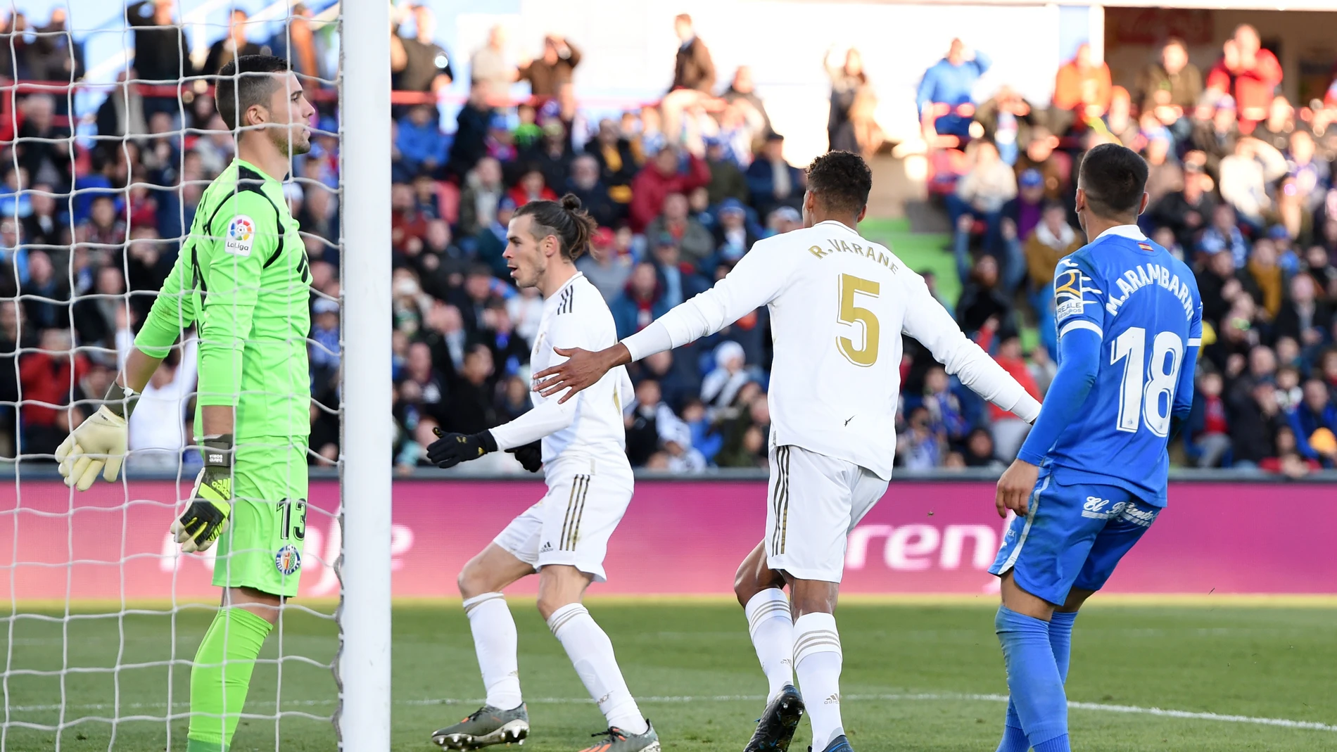 Varane celebra su gol ante el Getafe Varane celebra su gol ante el Getafe