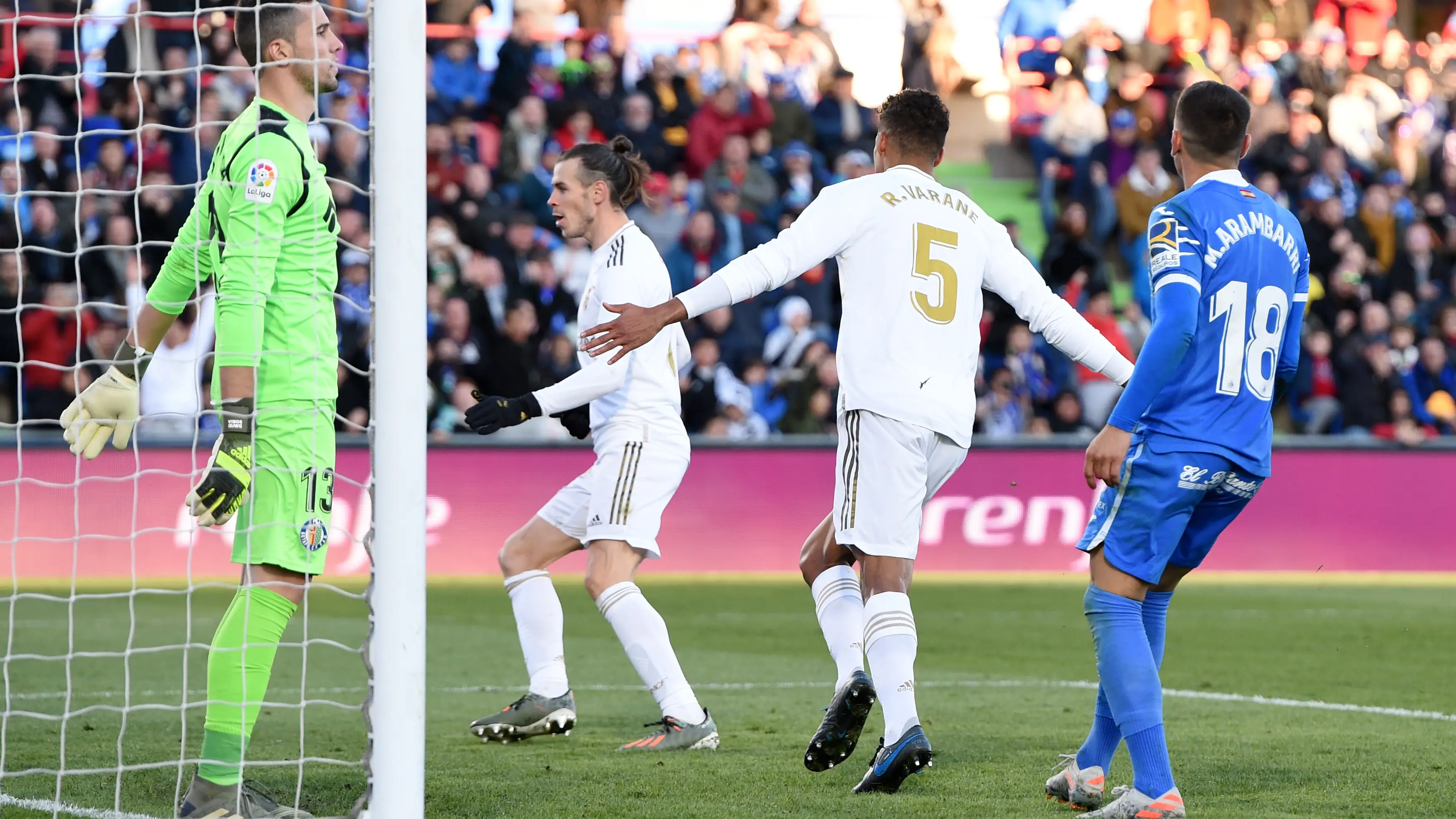 Varane celebra su gol ante el Getafe Varane celebra su gol ante el Getafe