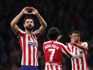 Los jugadores del Atlético celebran el gol ante el Levante