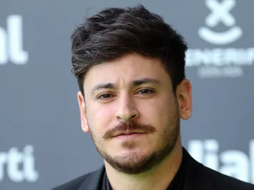 El cantante, Luis Cepeda El cantante, Luis Cepeda