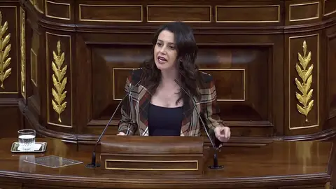 Inés Arrimadas rechaza una investidura a Pedro Sánchez: "Los españoles tienen más memoria y coherencia que usted" Inés Arrimadas rechaza una investidura a Pedro Sánchez: "Los españoles tienen más memoria y coherencia que usted"