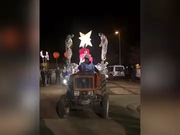 REEMPLAZO La cabalgata de Belianes, en Lleida, encabezada por tres 'reinas magas' REEMPLAZO La cabalgata de Belianes, en Lleida, encabezada por tres 'reinas magas'