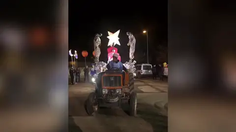 REEMPLAZO La cabalgata de Belianes, en Lleida, encabezada por tres 'reinas magas' REEMPLAZO La cabalgata de Belianes, en Lleida, encabezada por tres 'reinas magas'