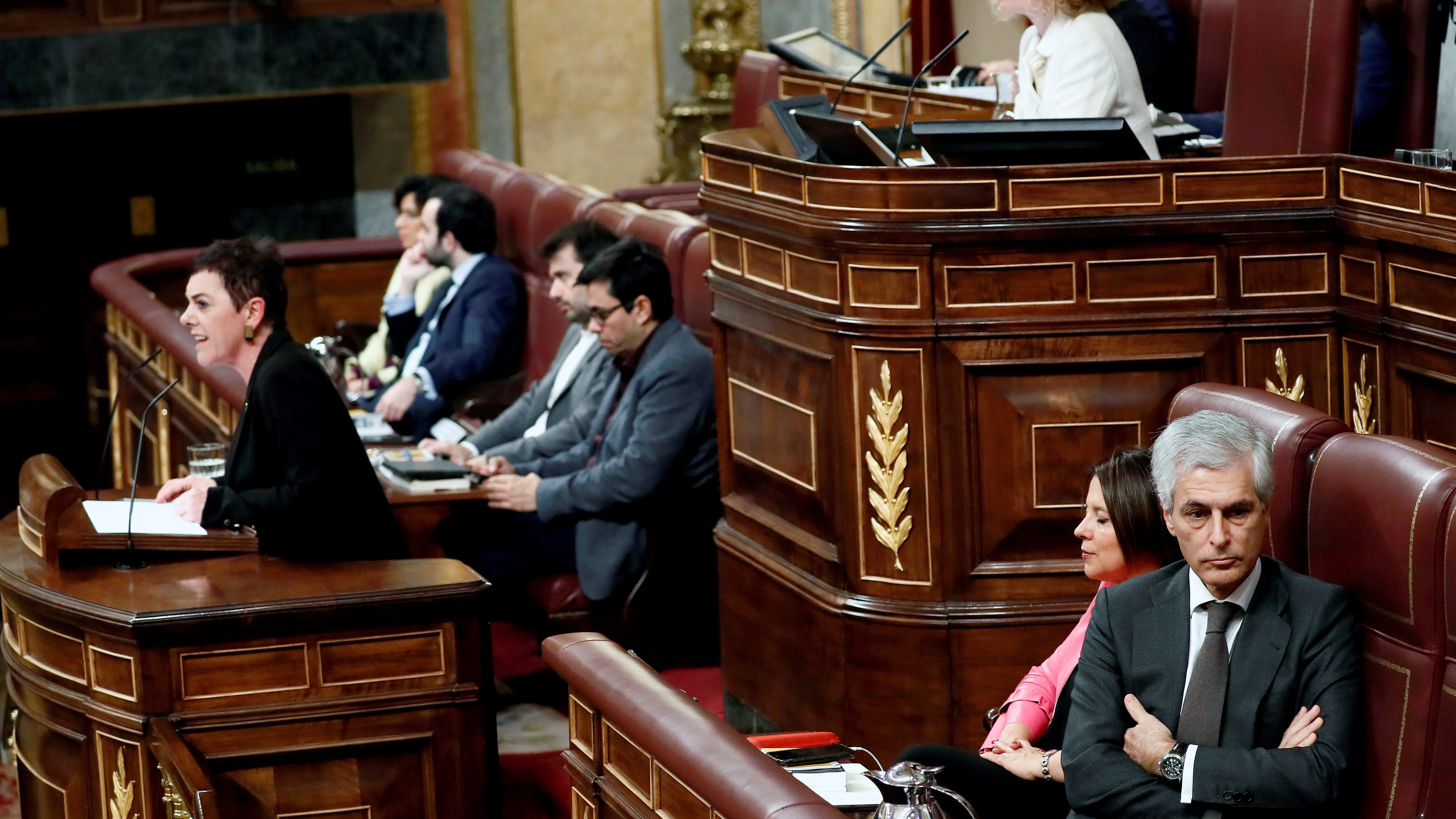 Su&aacute;rez Illana le da la espalda a la portavoz de EH Bildu Mertxe Aizpurua