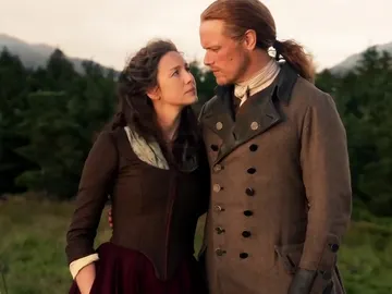 Caitriona Balfe y Sam Heughan en 'Outlander' Caitriona Balfe y Sam Heughan en 'Outlander'