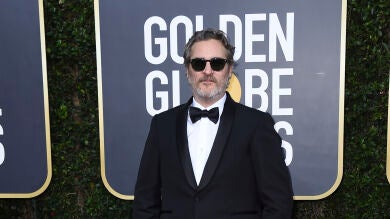 Las imágenes de un perjudicado Joaquin Phoenix durante la fiesta tras los Globos de Oro 2020 
