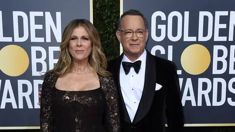 Rita Wilson y Tom Hanks ALFOMBRA ROJA GLOBOS DE ORO 2020