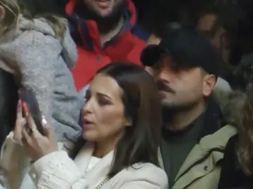 Paula Echevarría y David Bustamante durante la cabalgata de Reyes Paula Echevarría y David Bustamante durante la cabalgata de Reyes