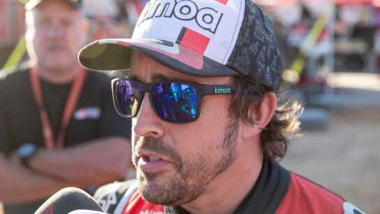 Fernando Alonso atiende a los medios en Arabia Saud&iacute;