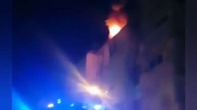 Dos muertos y un bebé en estado crítico en un aparatoso incendio en Huelva