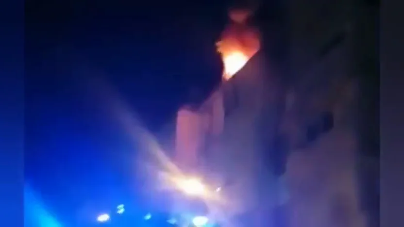 11 personas rescatadas en un aparatoso incendio en Huelva 11 personas rescatadas en un aparatoso incendio en Huelva