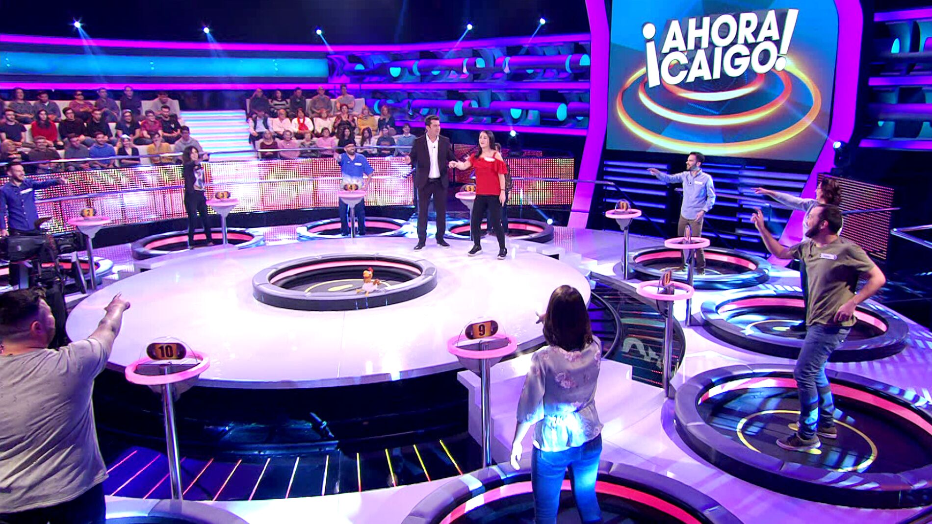 Los once concursantes de '&iexcl;Ahora caigo!' sorprenden a Arturo Valls con el 'flow' de 'La cucaracha'