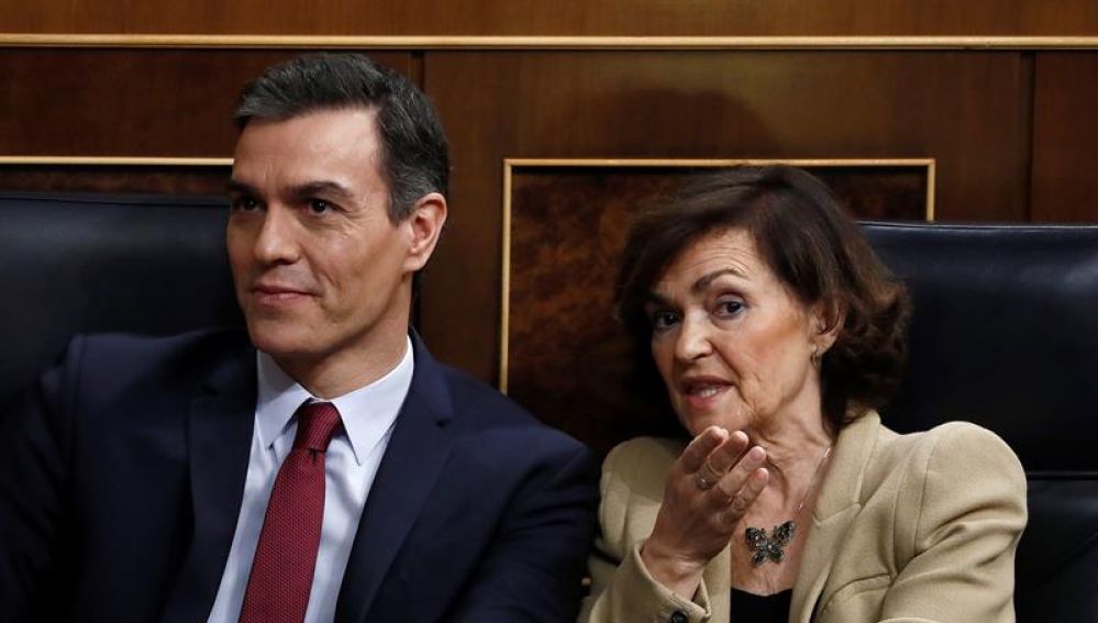 Carmen Calvo y Pedro Sánchez en el Congreso