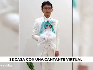 El japonés que se casó con una cantante virtual se queda 'viudo' por una actualización del software El japonés que se casó con una cantante virtual se queda 'viudo' por una actualización del software