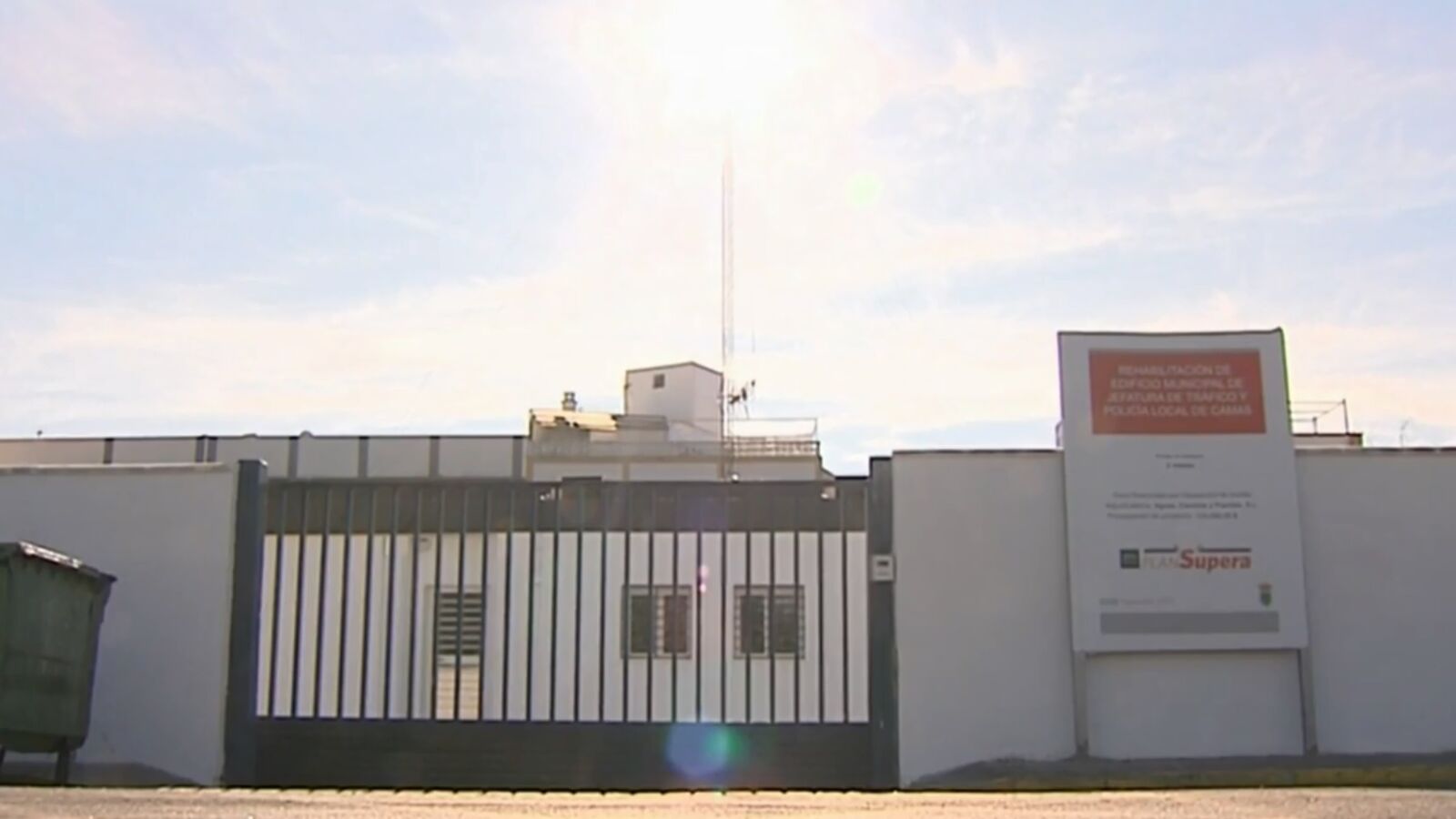 Una familia en guerra con el ayuntamiento por la sede de la Policía local que su madre le dejó en herencia