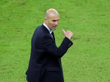Zinedine Zidane, en la banda del estadio Rey Abdullah Zinedine Zidane, en la banda del estadio Rey Abdullah