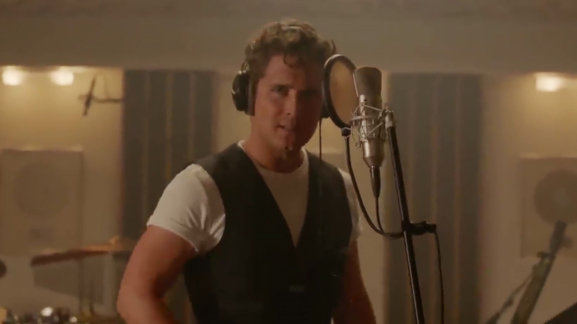 Diego Boneta como Luis Miguel
