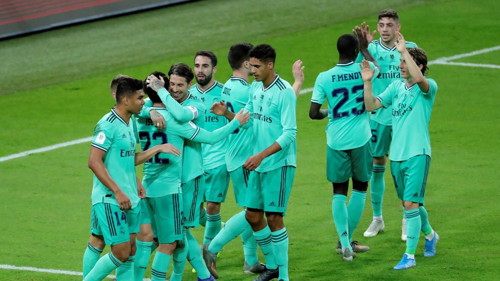 Los jugadores del Real Madrid celebran un gol ante el Valencia en la semifinal de la Supercopa de España Los jugadores del Real Madrid celebran un gol ante el Valencia en la semifinal de la Supercopa de España