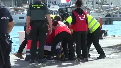 Llega una patera a Canarias Llega una patera a Canarias