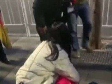 Una enfermera reanimando a un niño de 14 años