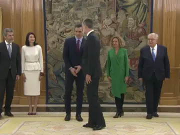 Pedro Sánchez al rey: "Le hemos dado muchas preocupaciones" Pedro Sánchez al rey: "Le hemos dado muchas preocupaciones"