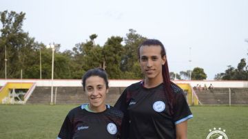 Las futbolistas Ludmila Angeli y Mara Gómez