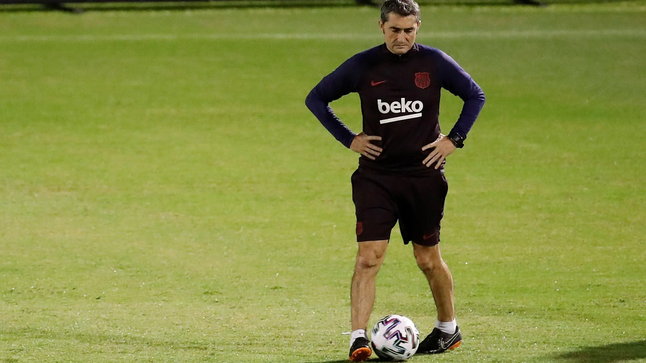 Ernesto Valverde, en el entrenamiento del Barcelona en Yeda Ernesto Valverde, en el entrenamiento del Barcelona en Yeda