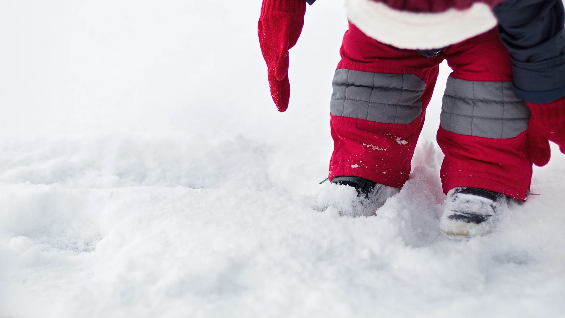 Un bebé en la nieve Un bebé en la nieve