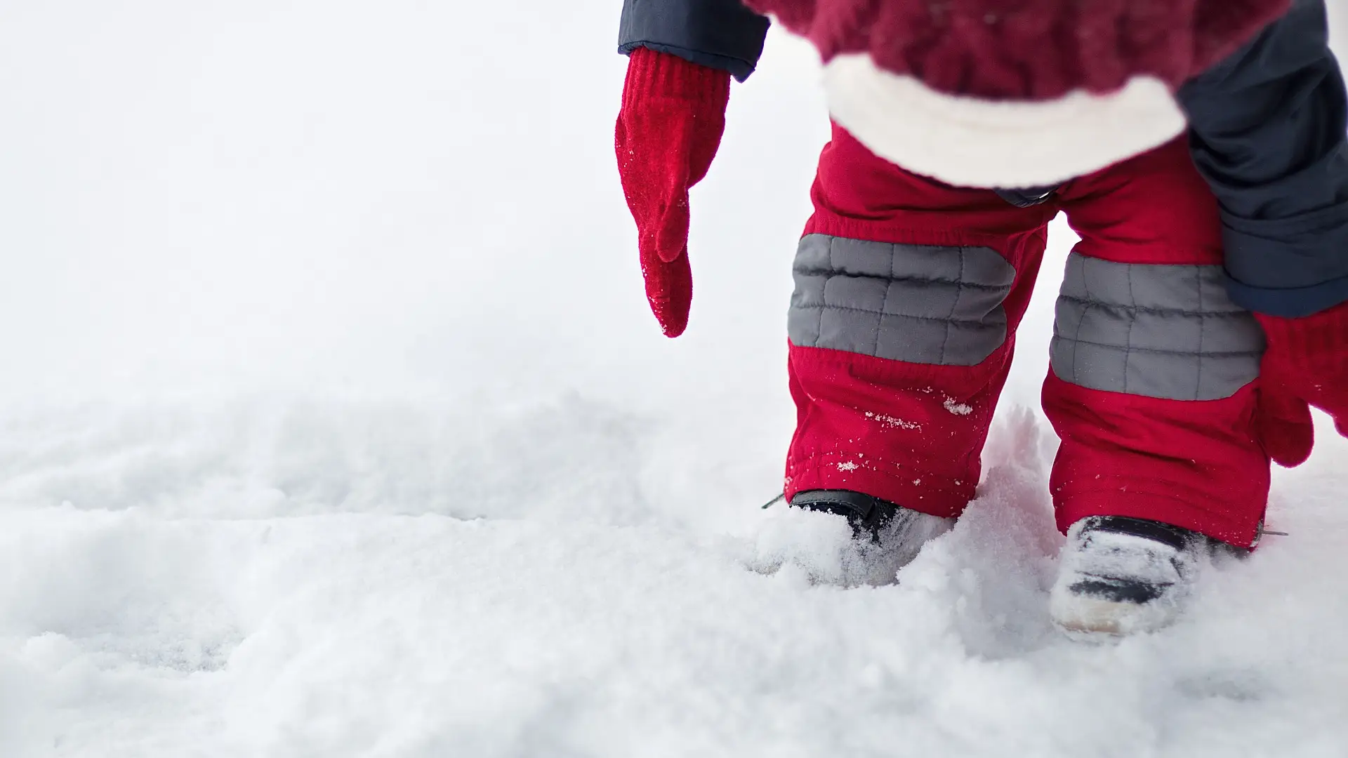 Un bebé en la nieve Un bebé en la nieve
